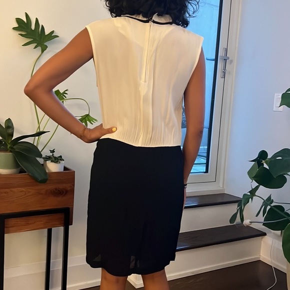 Chic and classy - Picture 2 of 2